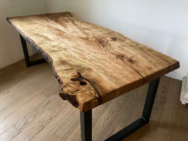 Stół z kawałka drewna